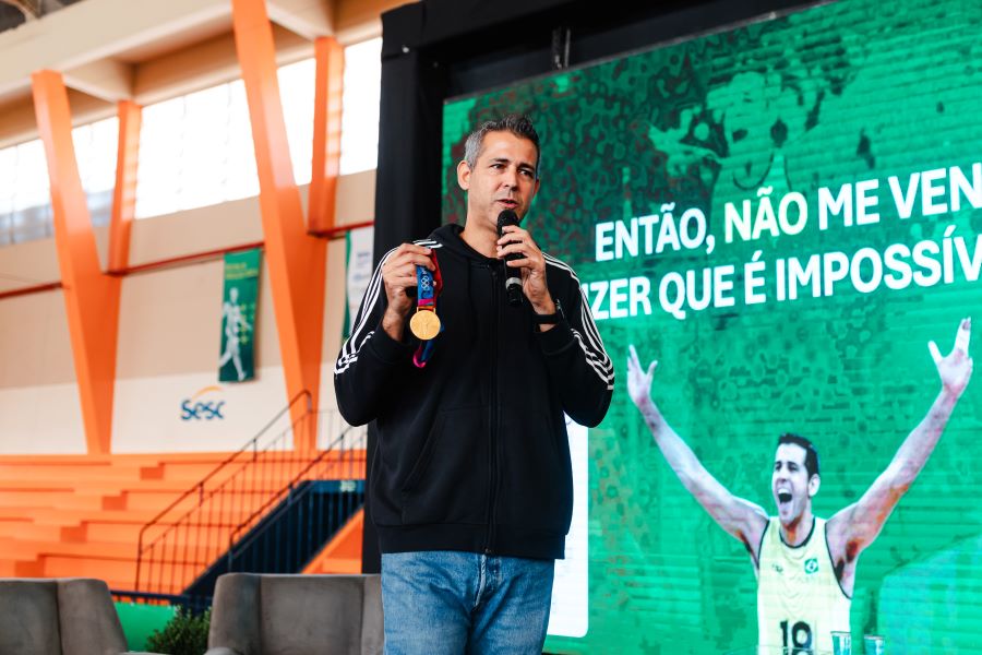 Dante Amaral realiza palestra de voleibol no Sesc de Caldas Novas