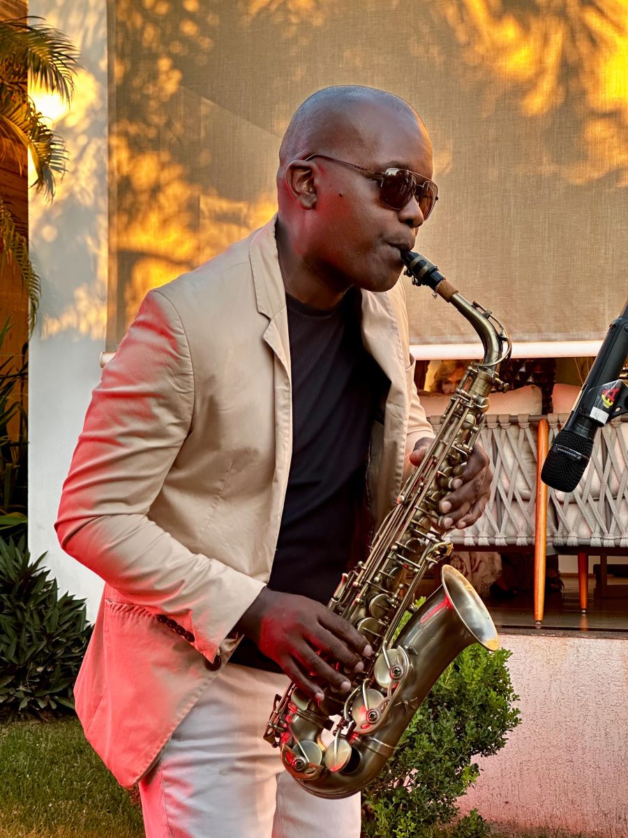 Jaco Saxofonista se apresenta no Claque Cultural em Jataí nesta sexta-feira